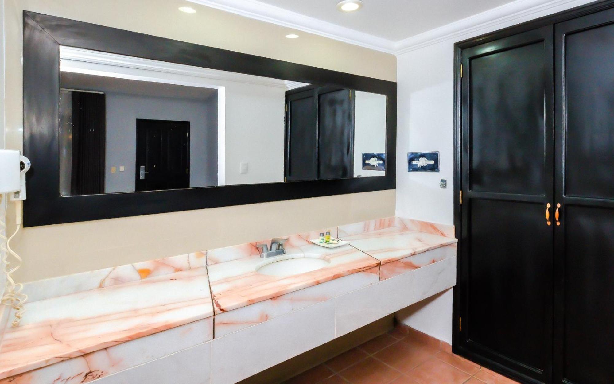 ホテル Inhouse Select Hacienda Tres Rios Culiacán エクステリア 写真